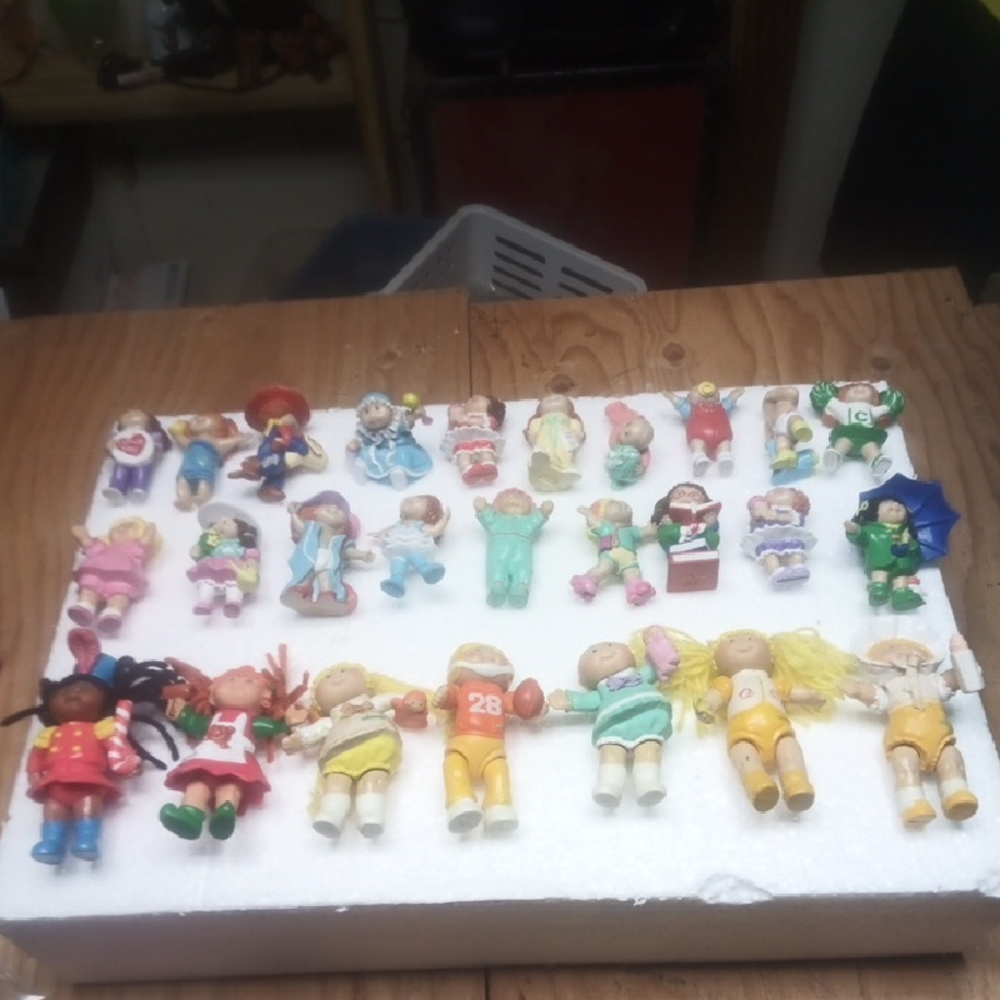 1984 Colorful Cabbage Patch Kids Toy Figurine Set